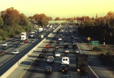 Verkehr auf dem Highway 101 bei Cupertino